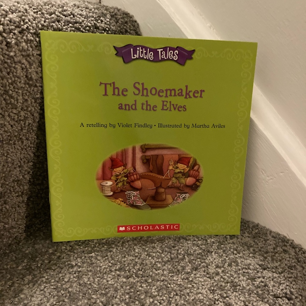 ✨10/$12✨The Shoemaker and the Elves